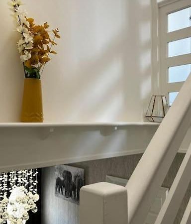 Cheerful 3 Bedroom Townhouse With Free Parking. 빌러리케이 외부 사진