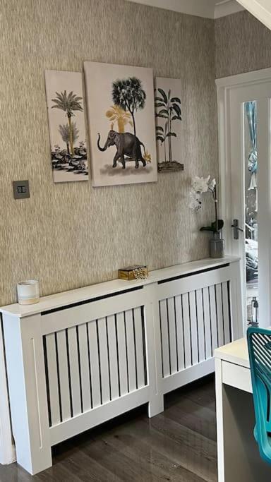 Cheerful 3 Bedroom Townhouse With Free Parking. 빌러리케이 외부 사진