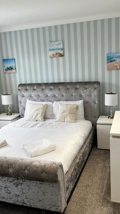 Cheerful 3 Bedroom Townhouse With Free Parking. 빌러리케이 외부 사진