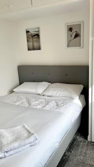 Cheerful 3 Bedroom Townhouse With Free Parking. 빌러리케이 외부 사진