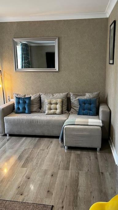 Cheerful 3 Bedroom Townhouse With Free Parking. 빌러리케이 외부 사진