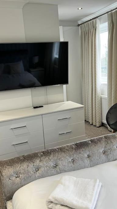Cheerful 3 Bedroom Townhouse With Free Parking. 빌러리케이 외부 사진