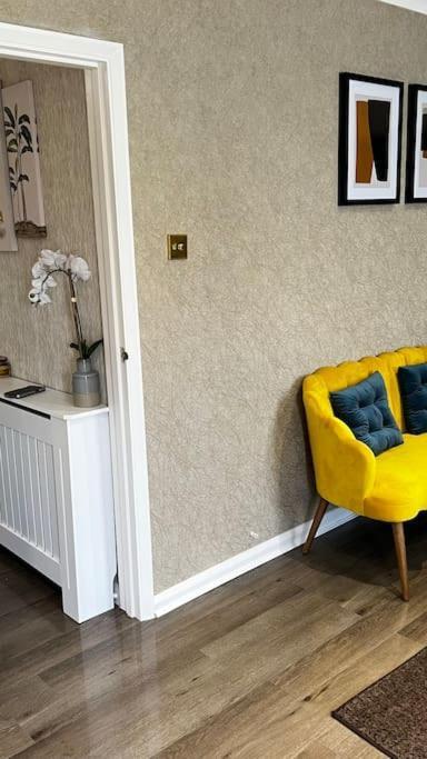 Cheerful 3 Bedroom Townhouse With Free Parking. 빌러리케이 외부 사진