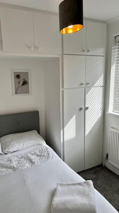 Cheerful 3 Bedroom Townhouse With Free Parking. 빌러리케이 외부 사진