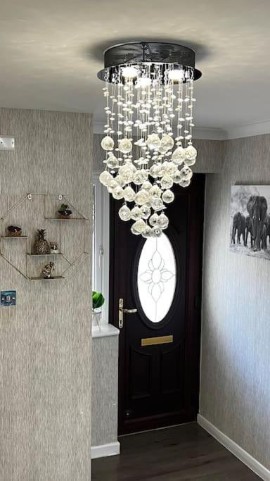 Cheerful 3 Bedroom Townhouse With Free Parking. 빌러리케이 외부 사진