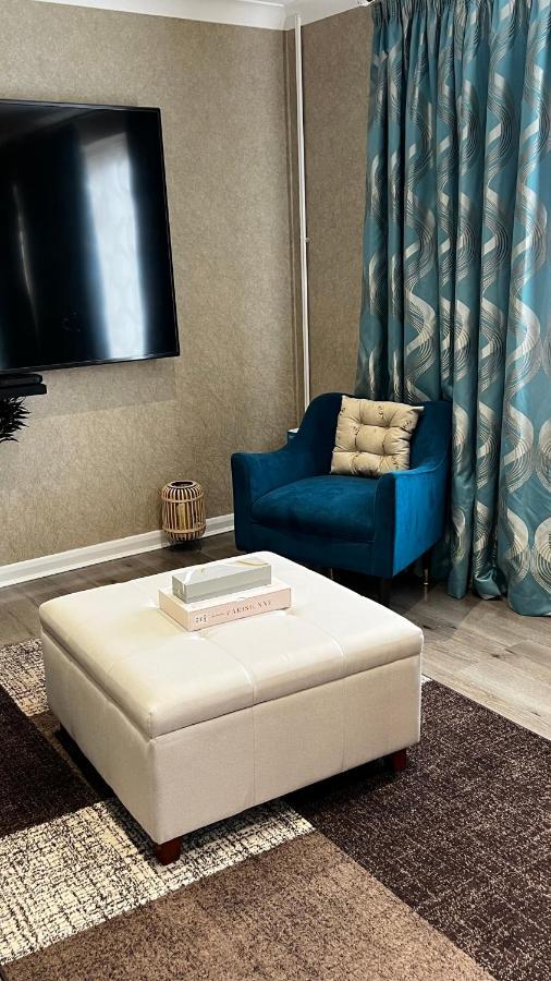 Cheerful 3 Bedroom Townhouse With Free Parking. 빌러리케이 외부 사진